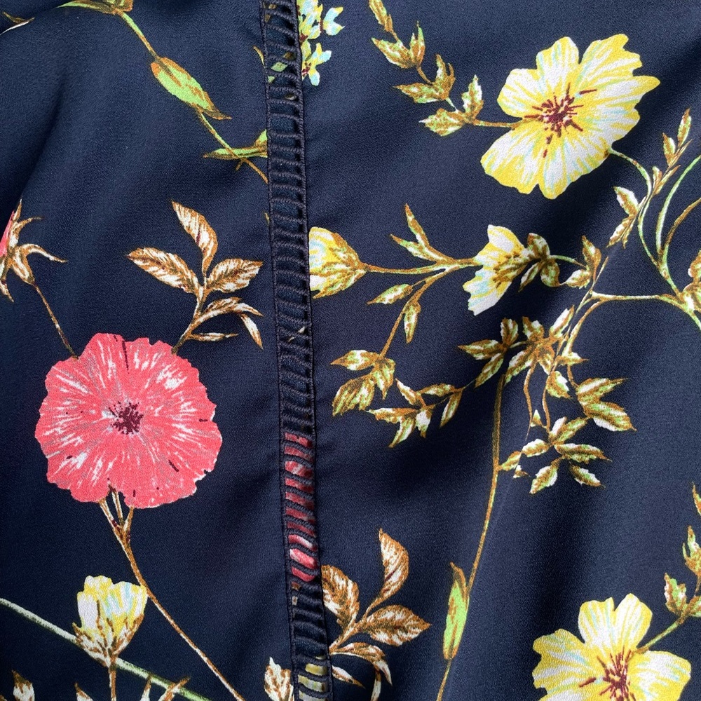 Belle sky- navy floral blouse - Picture 3 of 4
